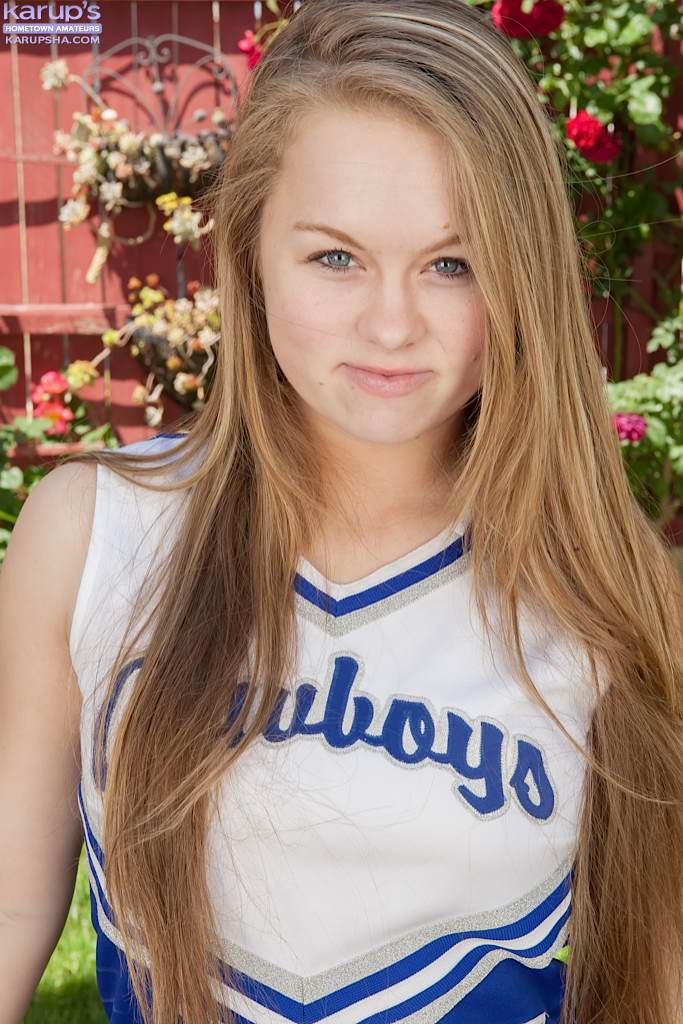 Teen cheerleader Madison Chandler spreads her pink pussy wide open on walkway Teen cheerleader Madison Chandler spreads her pink pussy wide open on walkway